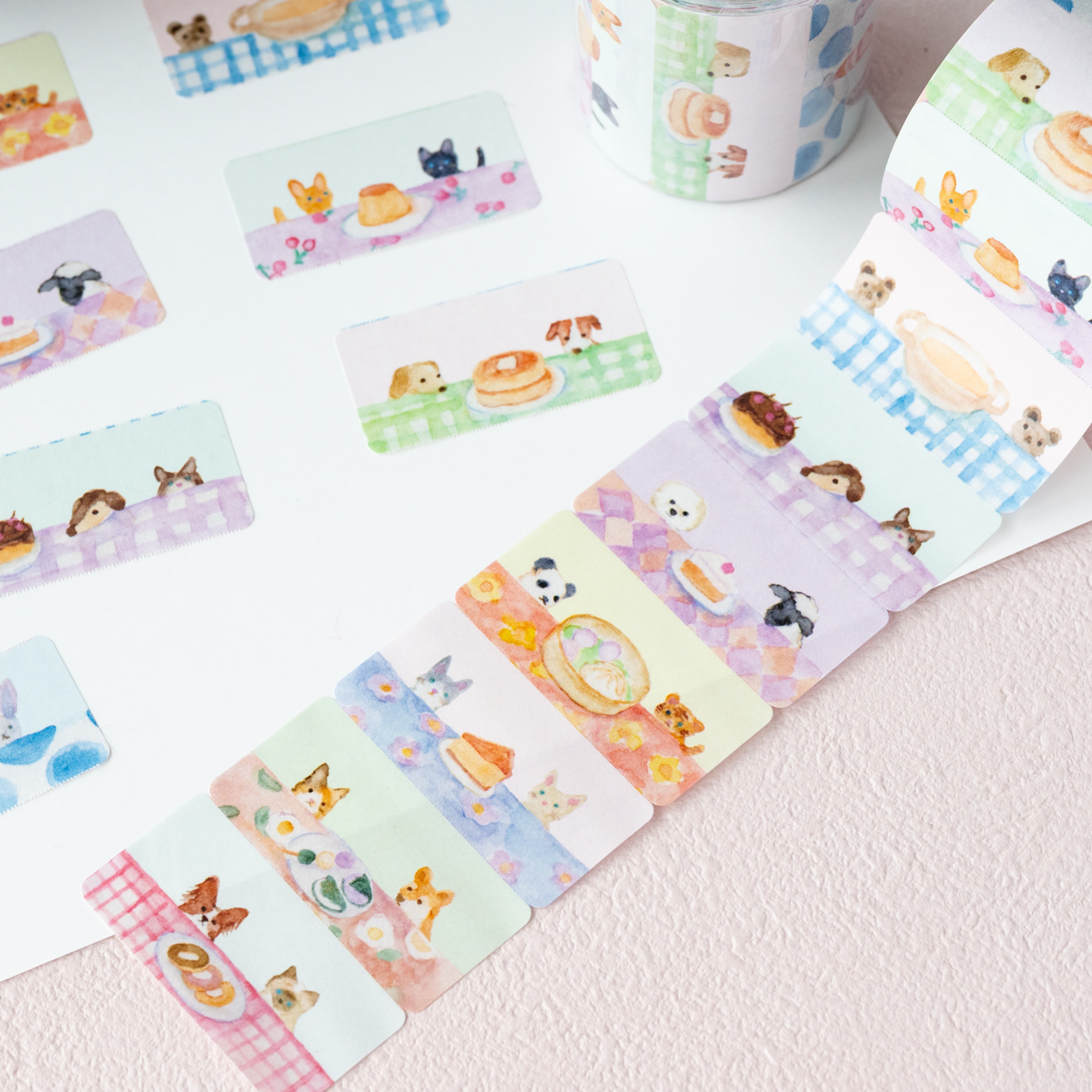 「ミニロールふせん」動物たちのおやつをテーマにカラフルで小さなロールふせんを作りました。