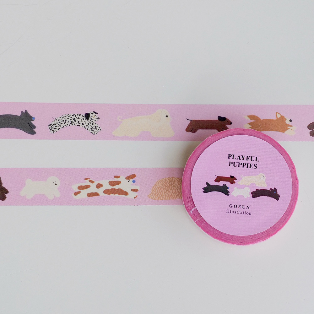 マスキングテープ「Playful Puppies」私たちの日々を喜びと愛で満たしてくれる、やさしく愛おしい犬たちを描いたマスキングテープです。