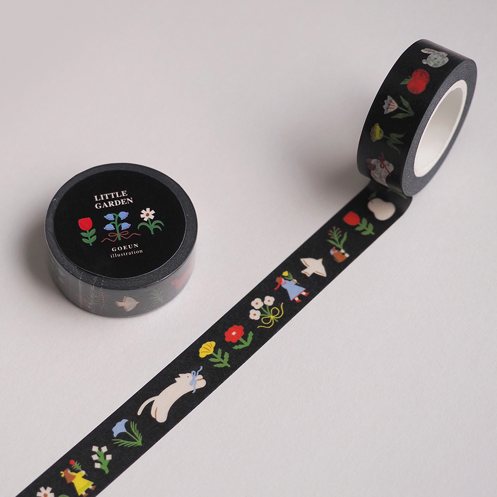 マスキングテープ「Little Garden」花や植物、小さな動物たちが並ぶ、黒地のマスキングテープです。