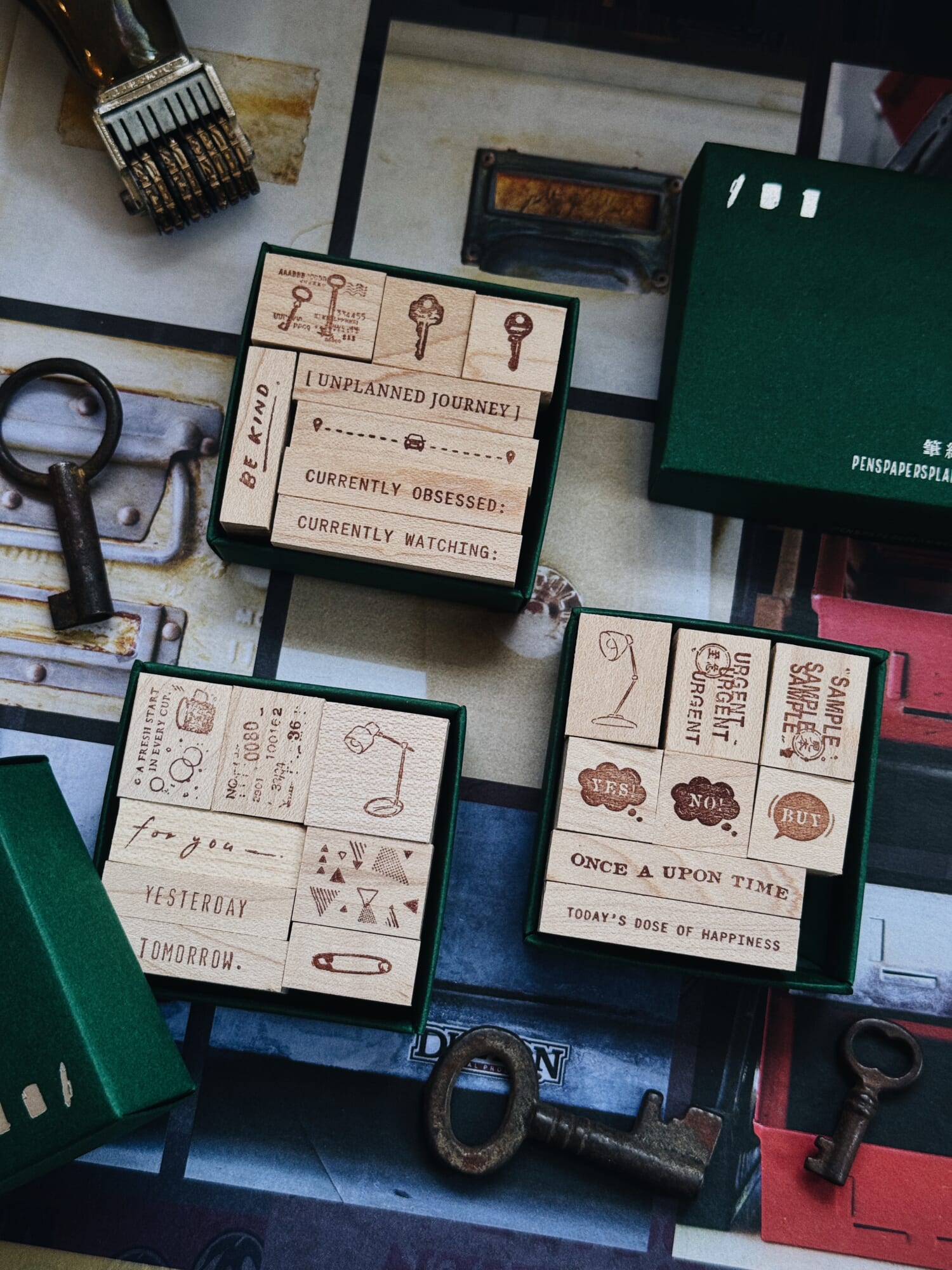 新しいデザインがStamp Buffetに仲間入り。心のままに選ぶ小さなコーナー。ふと立ち止まって笑顔になったり、これは私らしいと思えるスタンプを自由に選んで楽しんでください。