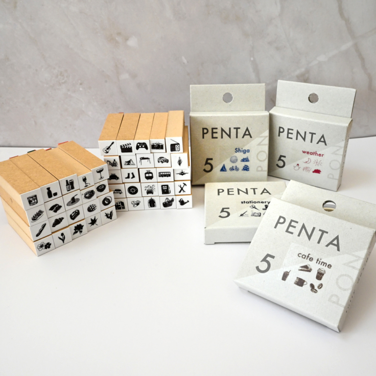「PENTAPON」手帳におすすめ、小さめサイズのスタンプです。日々の手帳に「PON！」とワンポイントをお楽しみください。