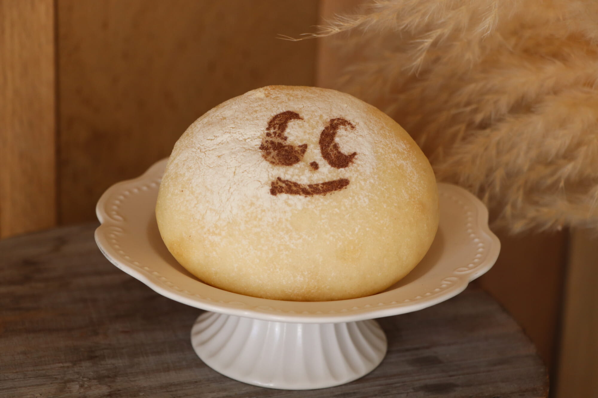 【白ぺこクリームぱん】栃木県産牛乳を100%混ぜ込んだリッチな生地に、シェフ特製｢卵不使用ミルククリーム｣を包み焼き上げました。