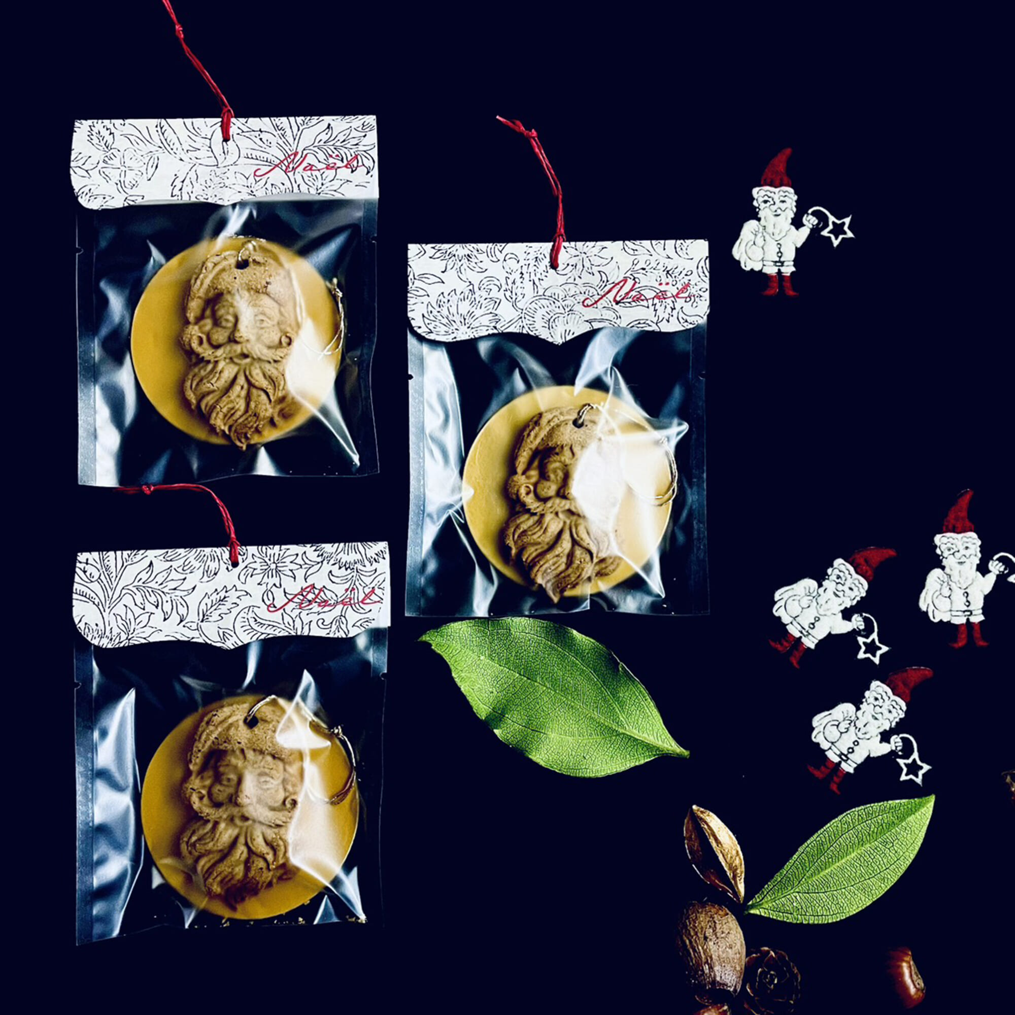 愛らしい表情の中に本物のサンタのようなリアルさを秘めた、クリスマスを彩る型抜きクッキーです。