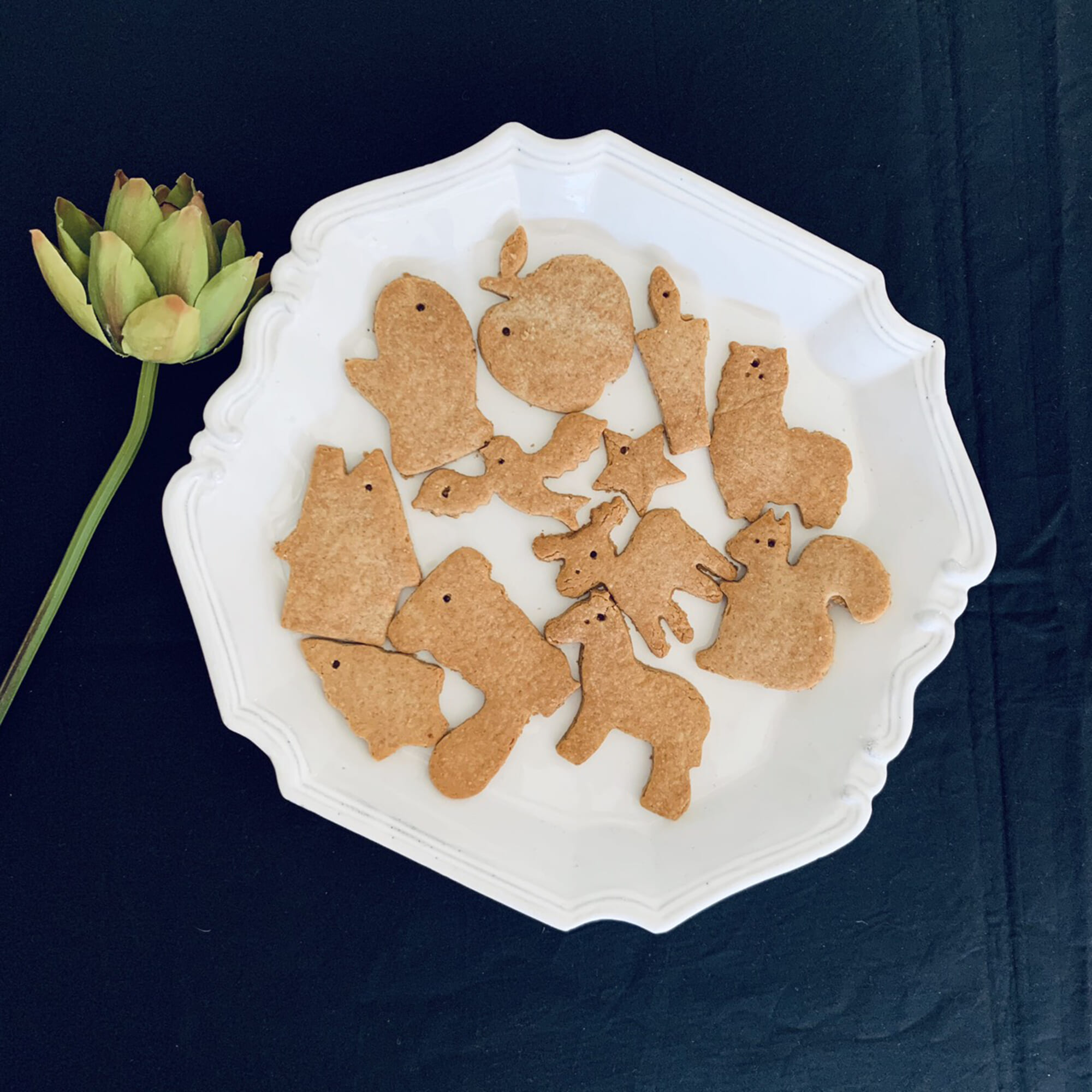 クリスマスモチーフが愛らしい、温もりあふれる手作りクッキー。食べるのはもちろん、オーナメントとして飾って楽しめます。