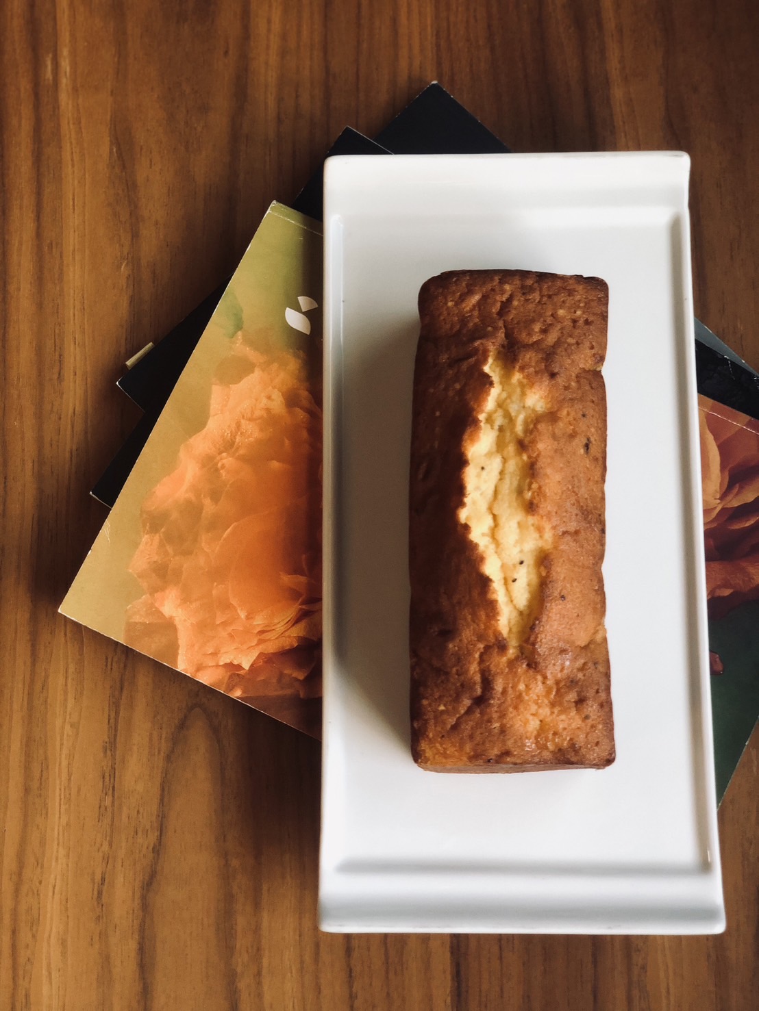 季節のパウンドケーキ｜旬の素材を生かし、バターの豊かな香りとしっとり食感を楽しむ贅沢な焼き菓子。