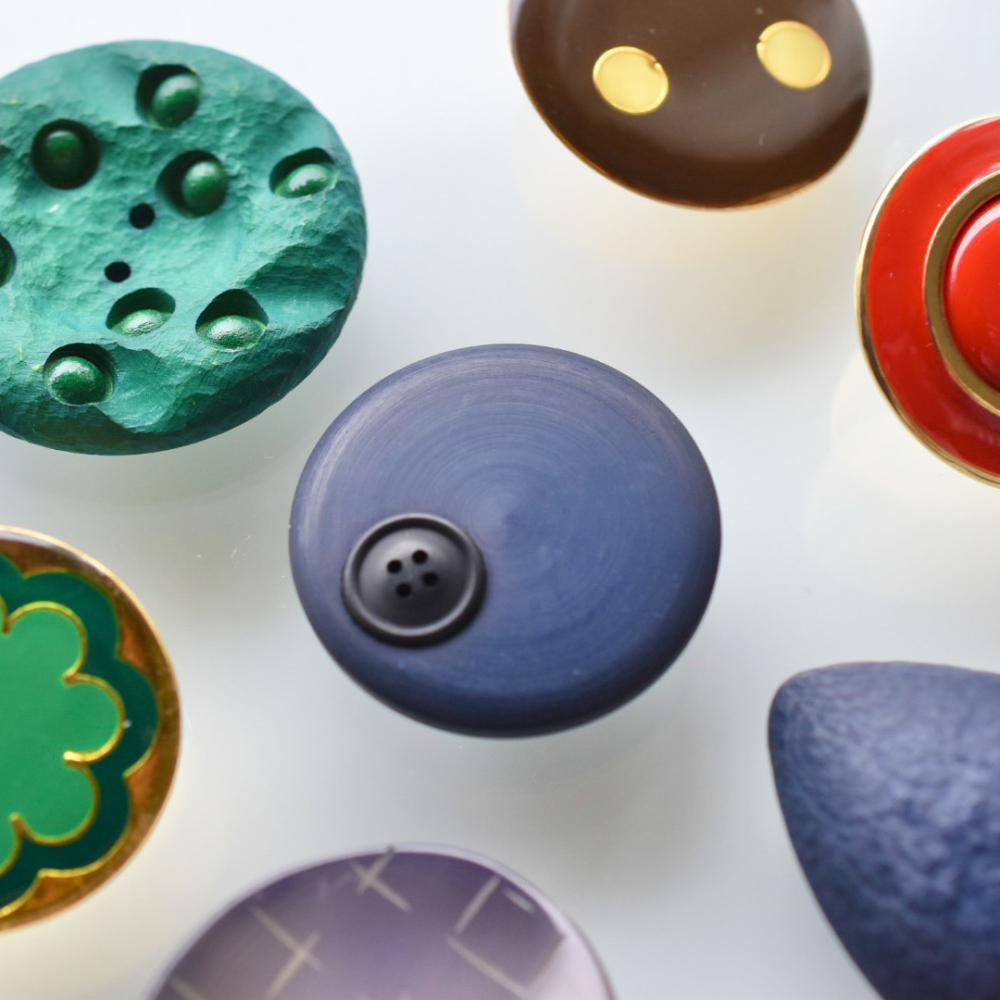 「Europe-BIG-vintage-buttons」存在感ある大き目サイズのボタン、お洋服や小物のワンポイントに。